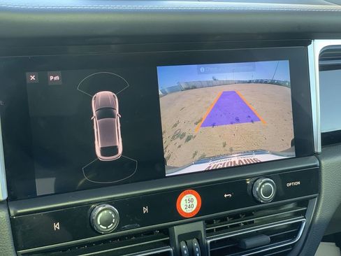 Used 2023 Porsche Macan image 12