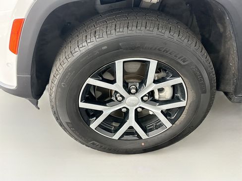 Used 2024 Jeep Grand Cherokee L Limited w/ Luxury Tech Group II AWD/4WD image 11