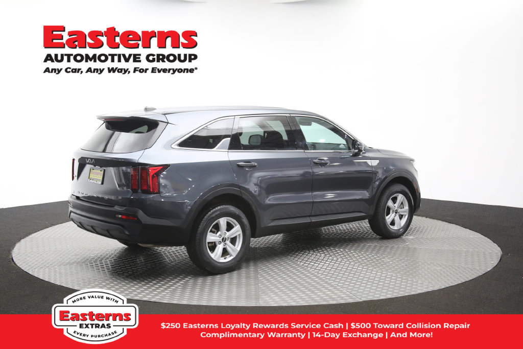 Used 2022 Kia Sorento LX AWD/4WD image 41