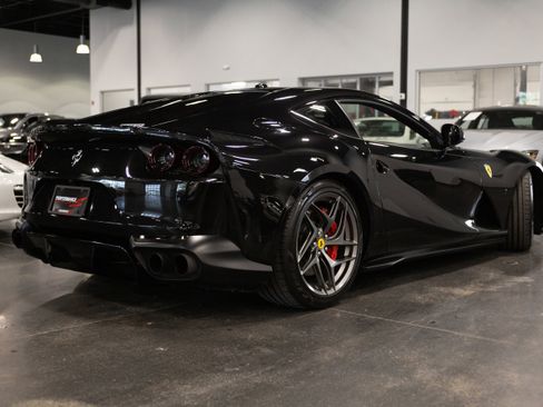 Used 2019 Ferrari 812 Superfast RWD image 6