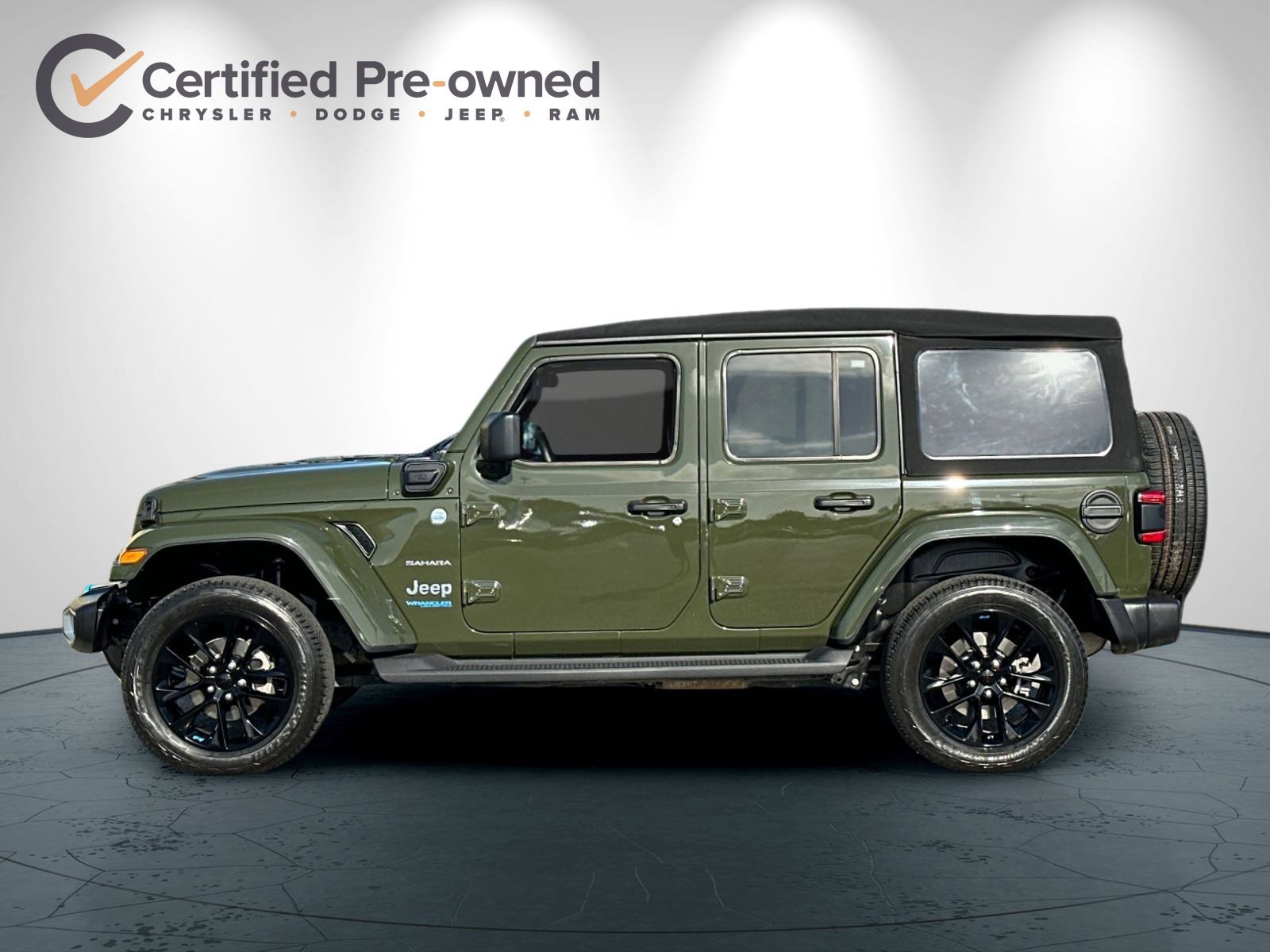 Used 2022 Jeep Wrangler Unlimited Sahara w/ Cold Weather Group AWD/4WD image 7