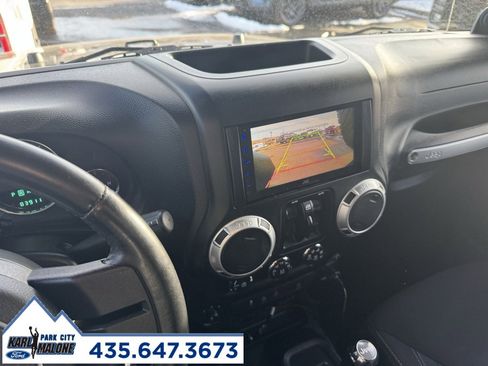 Used 2013 Jeep Wrangler Unlimited Rubicon image 14