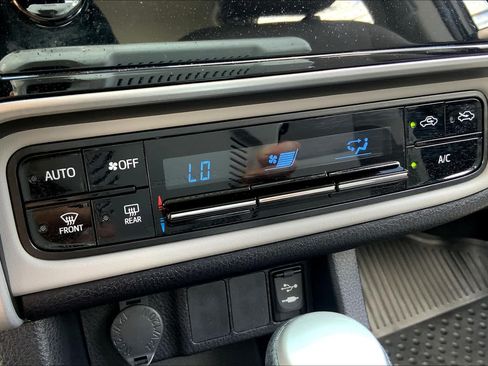 Used 2019 Toyota Corolla LE FWD image 34