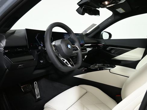 New 2026 BMW 530i xDrive w/ M Sport Package image 15