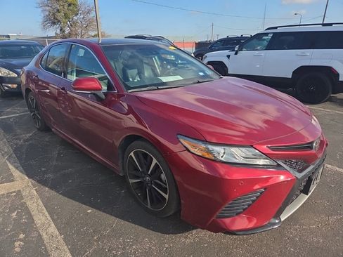 Used 2018 Toyota Camry XSE image 8