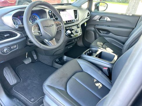 New 2026 Chrysler Pacifica Select FWD image 18