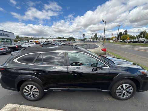 Used 2025 Subaru Outback Premium AWD/4WD image 2