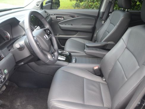 Used 2022 Honda Pilot Touring image 11