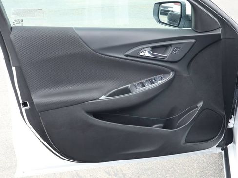 Used 2025 Chevrolet Malibu RS FWD image 18