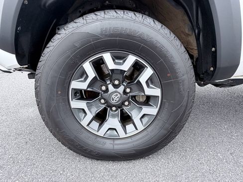 Used 2023 Toyota Tacoma TRD Off-Road w/ TRD Premium Off Road Package AWD/4WD image 35