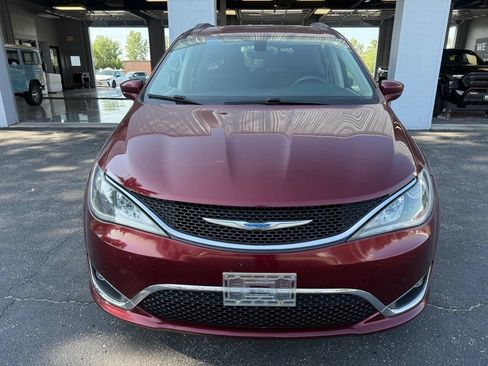 Used 2018 Chrysler Pacifica Touring Plus FWD image 1