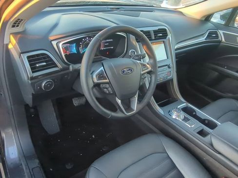 Used 2017 Ford Fusion SE w/ Fusion SE Technology Package image 9