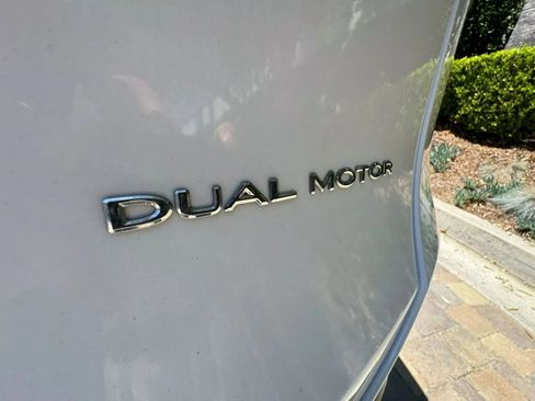 Used 2021 Tesla Model Y Long Range AWD/4WD image 25