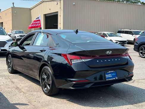 Certified 2023 Hyundai Elantra SEL w/ Preferred Accessory Package FWD image 8