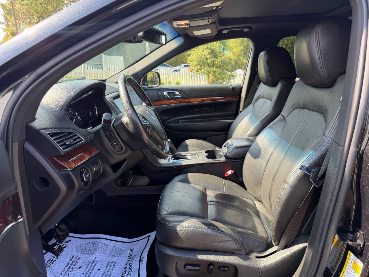 Used 2015 Lincoln MKT AWD image 10