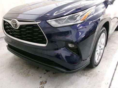 Used 2021 Toyota Highlander Limited image 11