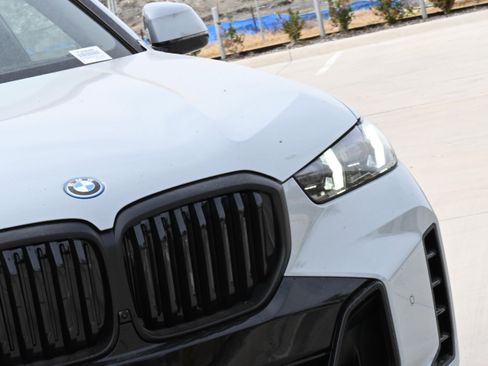 New 2026 BMW X5 xDrive50e w/ M Sport Package image 13