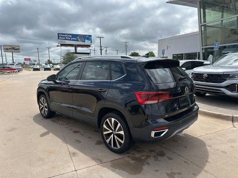 Used 2023 Volkswagen Taos SE w/ Panoramic Sunroof Package FWD image 7
