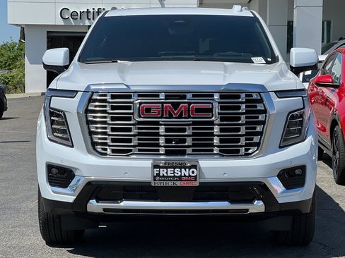 New 2026 GMC Yukon Denali w/ Denali Reserve Package AWD/4WD image 3