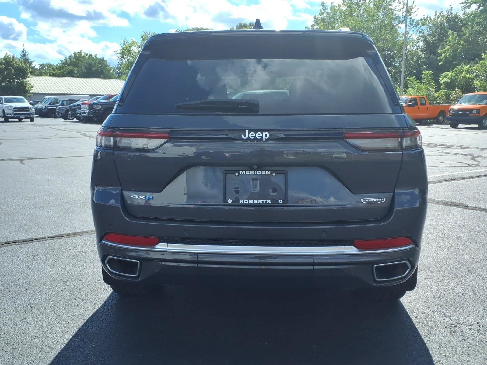 Used 2023 Jeep Grand Cherokee Summit w/ Luxury Tech Group V AWD/4WD image 6