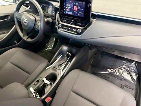 Used 2024 Toyota Corolla LE w/ LE Convenience Package FWD image 12