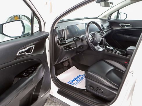 Used 2023 Kia Sportage EX image 3