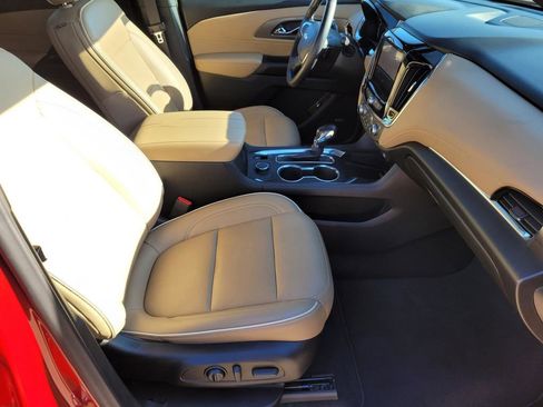 Used 2022 Chevrolet Traverse Premier image 11