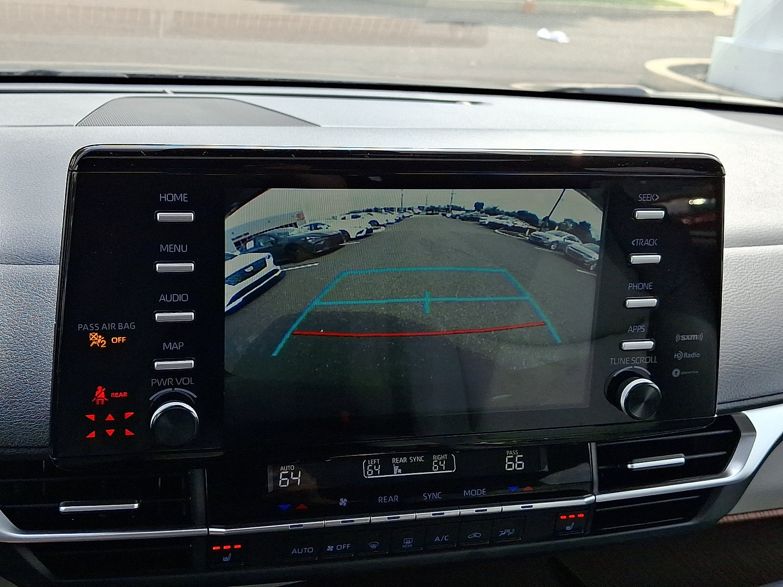 Used 2024 Toyota Sienna XLE FWD image 19