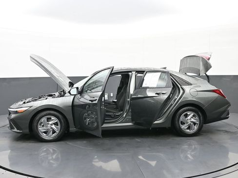 Certified 2024 Hyundai Elantra SE image 51