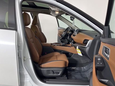 New 2026 Nissan Rogue Platinum image 40