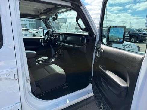 Used 2023 Jeep Gladiator Willys image 32