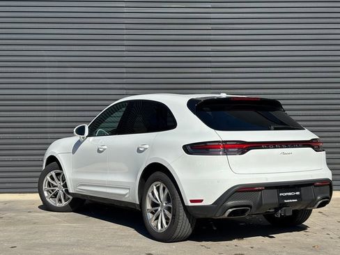 Certified 2025 Porsche Macan image 3