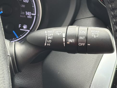 Used 2022 Toyota Venza LE AWD/4WD image 18