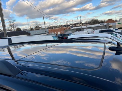 Used 2023 Ford Expedition Limited image 4