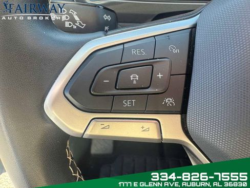 Used 2024 Volkswagen Tiguan SE image 19