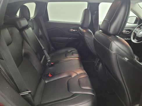 Used 2021 Jeep Cherokee Latitude Plus AWD/4WD image 19