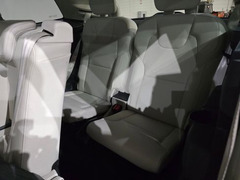 Used 2017 Volvo XC90 T6 Momentum w/ Vision Package image 36