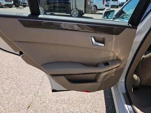 Used 2010 Mercedes-Benz E 350 4MATIC Sedan image 14