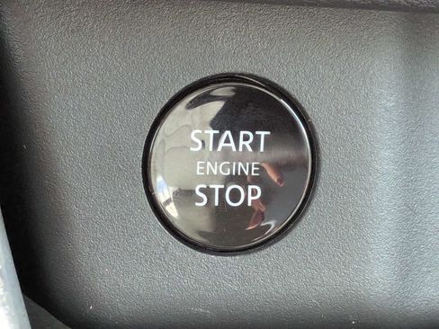 Used 2024 Nissan Rogue SL FWD image 35