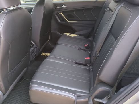 Used 2022 Volkswagen Tiguan SE FWD image 18