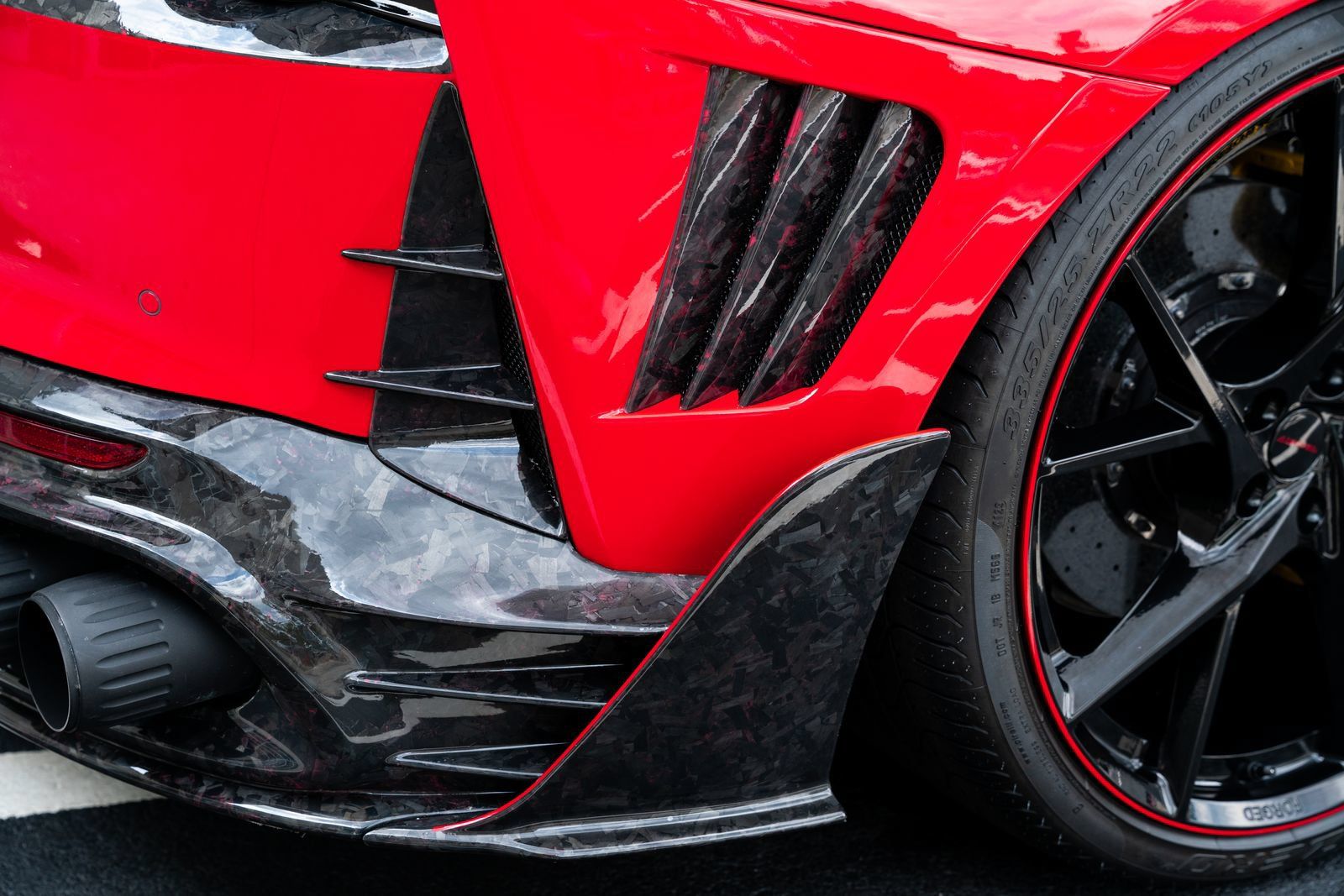 Used 2020 Ferrari 812 Superfast RWD image 14