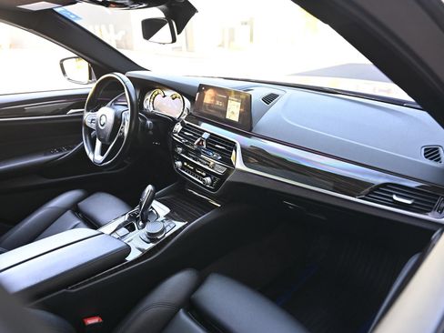 Used 2018 BMW 530i RWD image 17