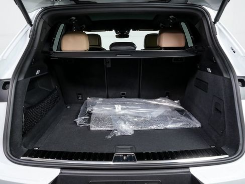 New 2026 Porsche Cayenne image 32