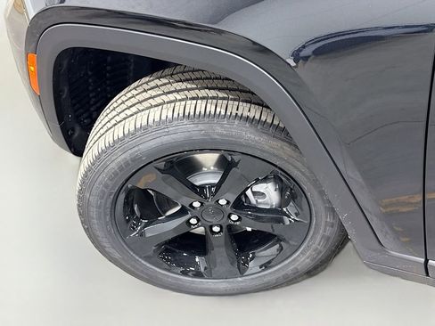 New 2025 Jeep Grand Cherokee L Laredo image 47