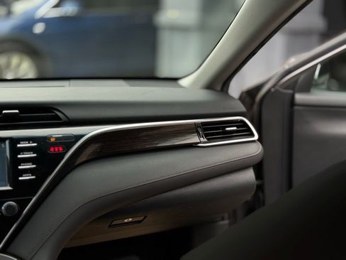 Used 2018 Toyota Camry LE image 20