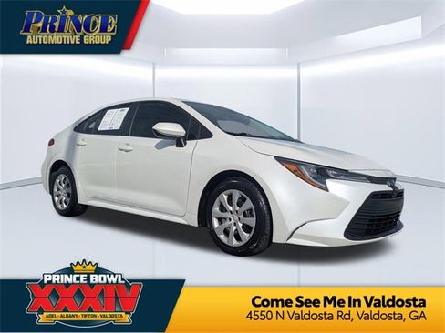 Used 2023 Toyota Corolla LE image 1