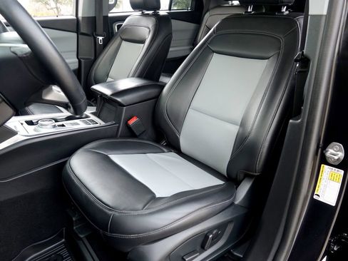 Used 2023 Ford Explorer XLT w/ Equipment Group 202A image 6