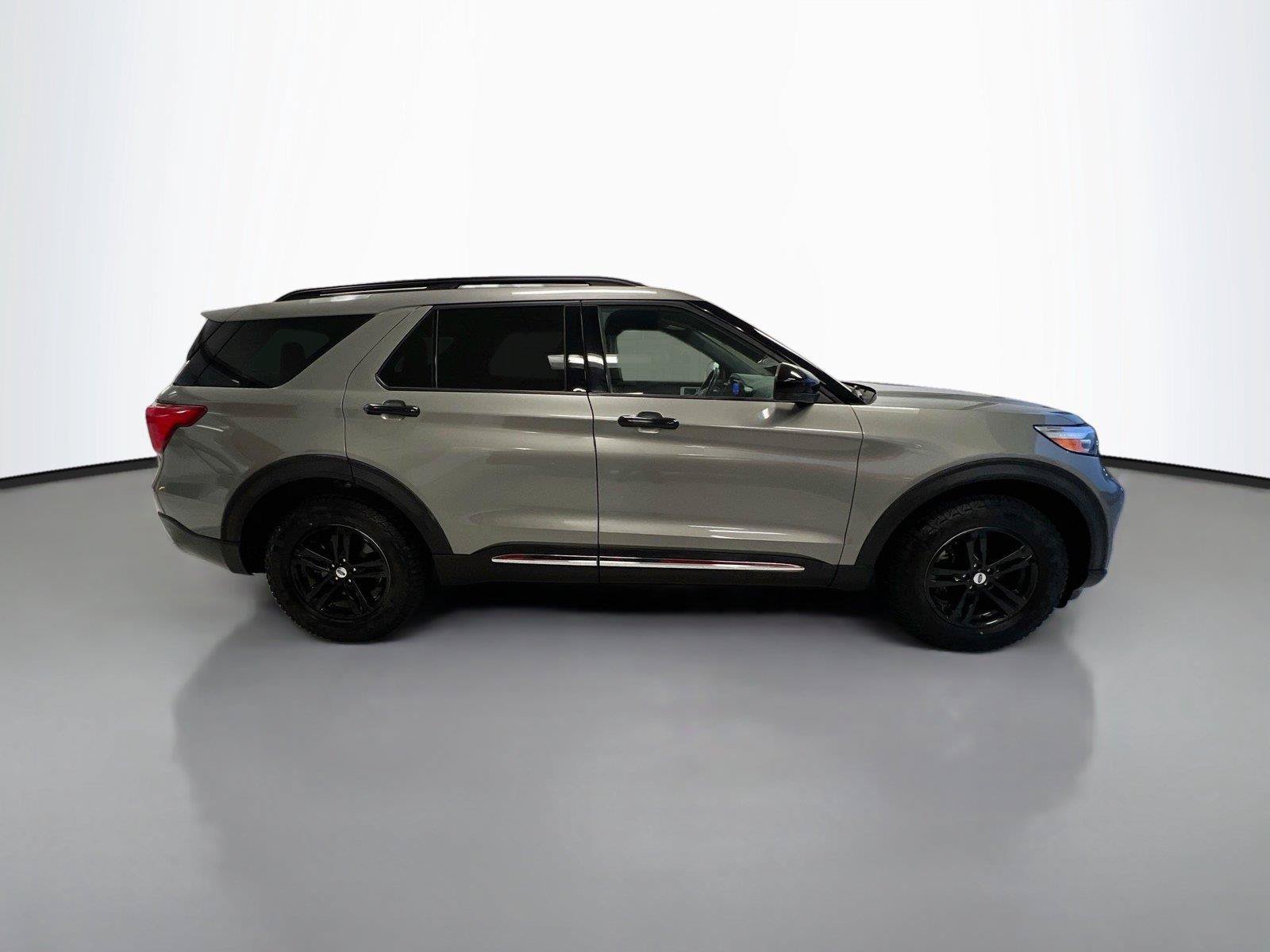 Used 2020 Ford Explorer XLT w/ Comfort Package AWD/4WD image 16