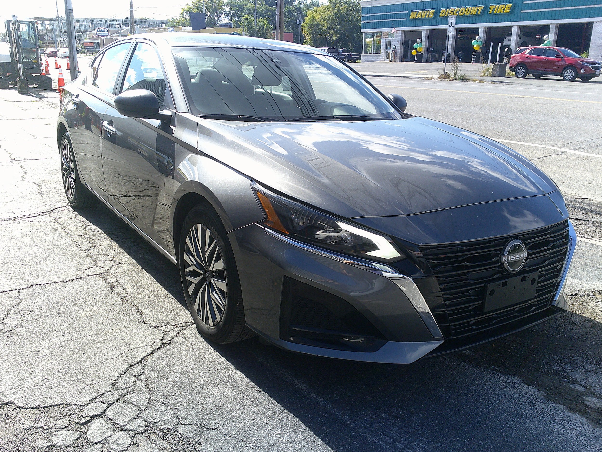 Used 2024 Nissan Altima 2.5 SV FWD image 4