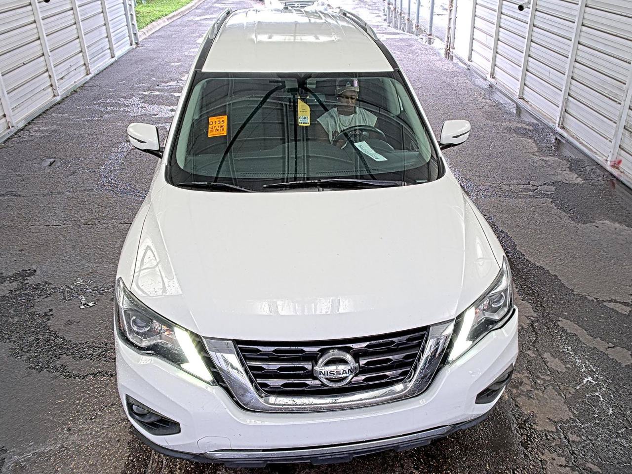 Used 2018 Nissan Pathfinder SV FWD image 2
